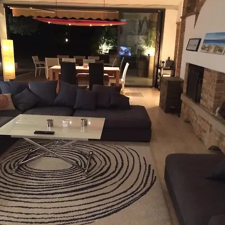 Saint-come, Du Grand Luxe A 1 Min De La Villa